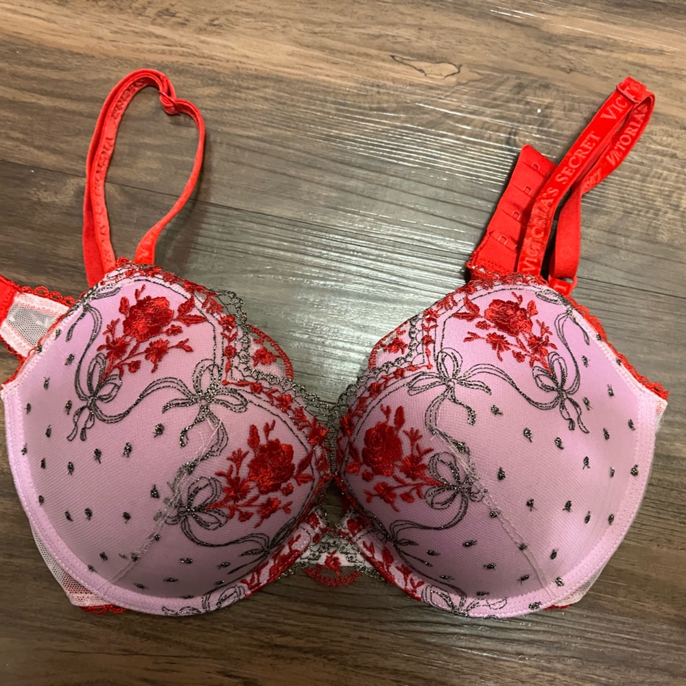 Victoria’s Secret Push-up Rosebud Bra